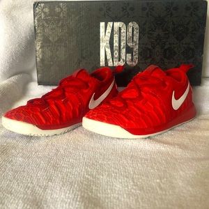Kids Nike KD9 size 9c shoes